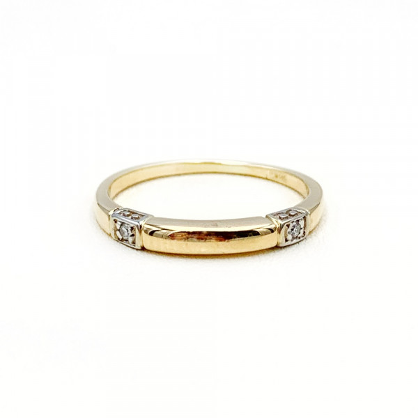 Золотое кольцо в желтом с белым цвете с желтыми бриллиантами