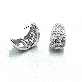 Золоті сережки білого кольору з білими діамантами