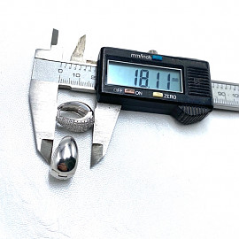 Золоті сережки білого кольору з білими діамантами