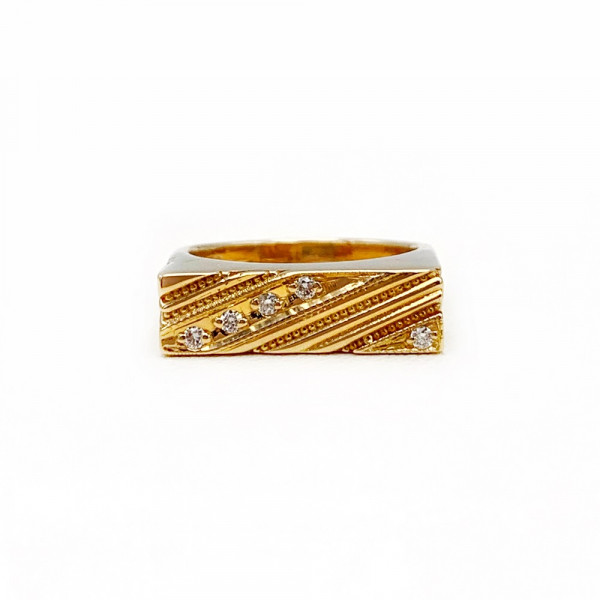 Золотой перстень в желтом цвете с коричневыми бриллиантами