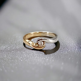 Золотое кольцо в красном с белым цвете с белым бриллиантом 01-200068458