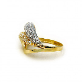 Золотое кольцо в желтом с белым цвете с цирконом