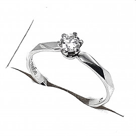 Золотое кольцо с белым бриллиантом