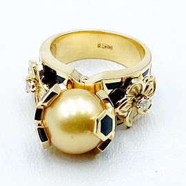 Золотое кольцо с белыми бриллиантами и жемчугом