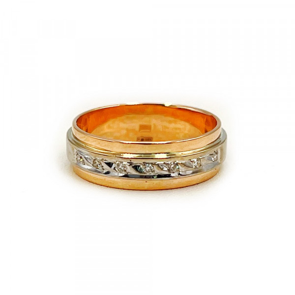 Золотое обручальное кольцо в красном с белым цвете с желтыми бриллиантами