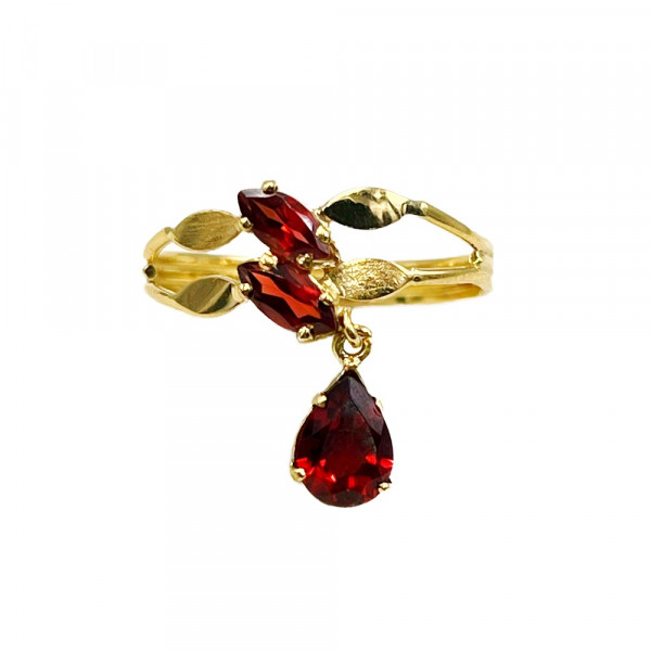 Кольцо из золота желтого цвета с коричневыми гранатами