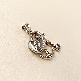 Золотий кулон білого кольору