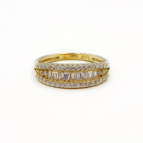 Золотое кольцо в желтом цвете с цирконом