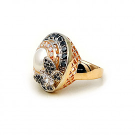 Кольцо из золота в красном с белым цвете с цирконом и жемчугом