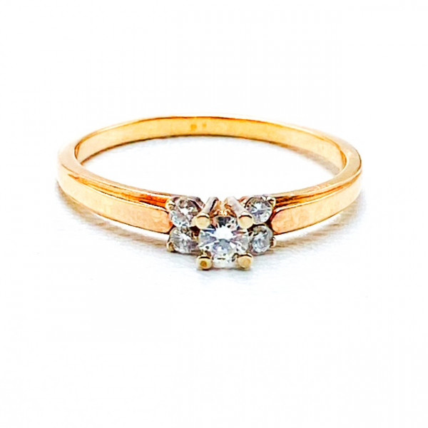 Золотое кольцо красного с белым цвета с белыми бриллиантами