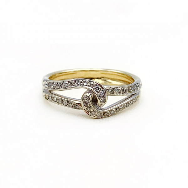 Кольцо из золота с белыми бриллиантами