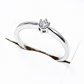 Золотое кольцо с белым бриллиантом