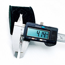 Золотое кольцо с белым бриллиантом