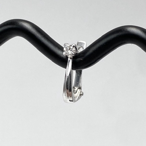 Золотые серьги в белом цвете с желтым бриллиантом