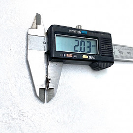 Золотые серьги в белом цвете с желтым бриллиантом