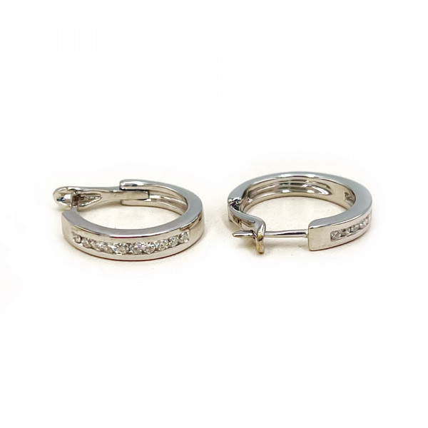 Сережки з золота білого кольору з білими діамантами