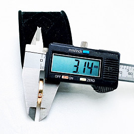 Обручка з золота у червоному кольорі з білим діамантом