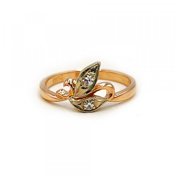 Кольцо из золота в красном с белым цвете с белыми бриллиантами