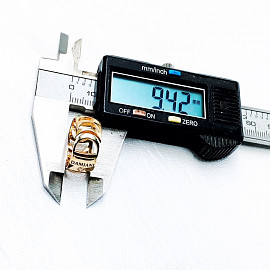 Золотое кольцо с белым бриллиантом