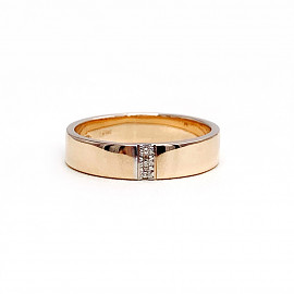 Золотое обручальное кольцо красного цвета с белыми бриллиантами