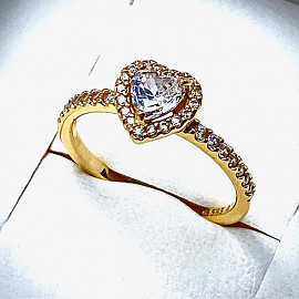 Золотое кольцо в желтом цвете с цирконом