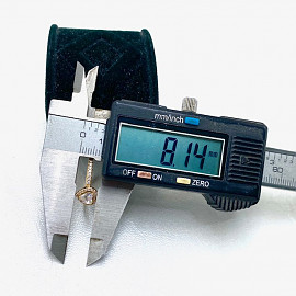 Золотое кольцо в желтом цвете с цирконом