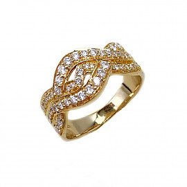 Золотое кольцо в желтом цвете с белыми бриллиантами