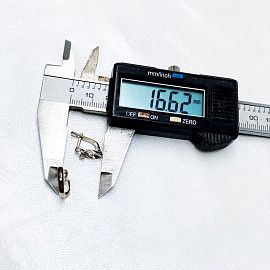 Сережки з золота білого кольору з білими діамантами