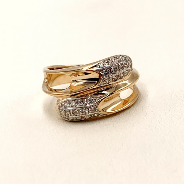 Золотое кольцо в красном с белым цвете с цирконом