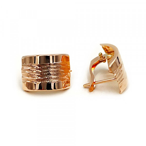 Золотые серьги в красном цвете