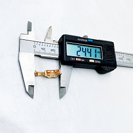 Кулон из золота в красном с белым цвете с белыми бриллиантами