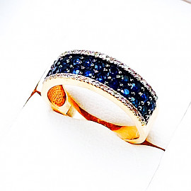 Золота каблучка у червоному кольорі з синіми корундами та жовтими діамантами