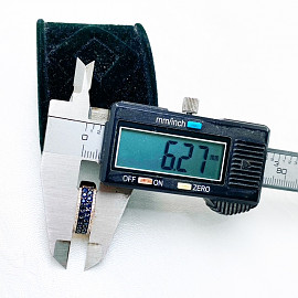 Золота каблучка у червоному кольорі з синіми корундами та жовтими діамантами