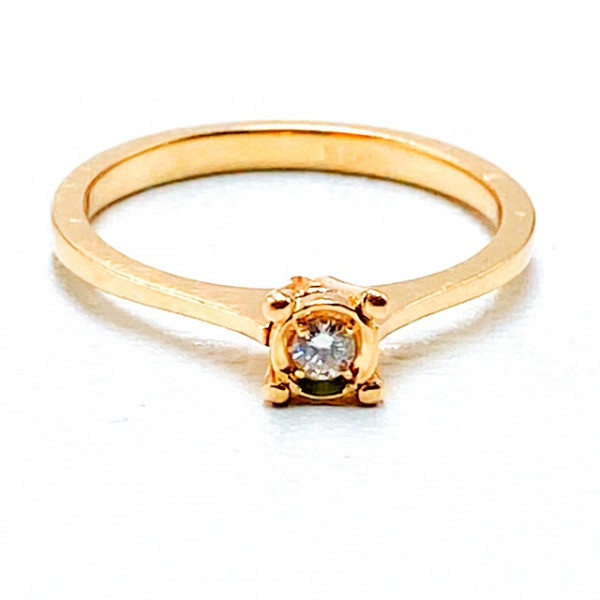 Золота каблучка червоного кольору з білим діамантом