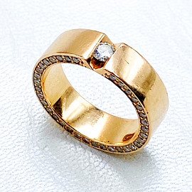 Золотое обручальное кольцо красного цвета с белыми бриллиантами 01-200030498