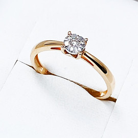 Золотое кольцо в красном с белым цвете с белыми бриллиантами